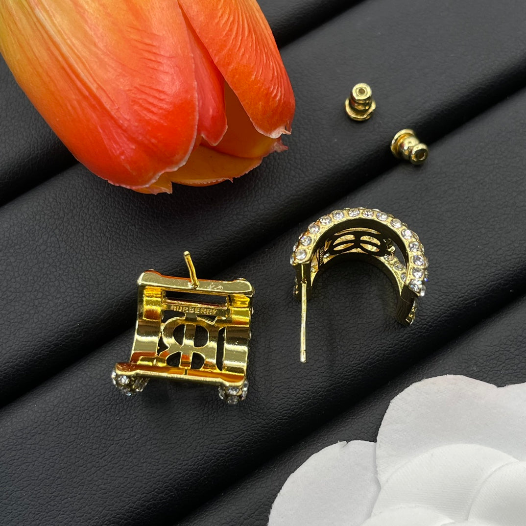 Burberry clear crystal frame stud earrings in Gold Tone, detail view 5