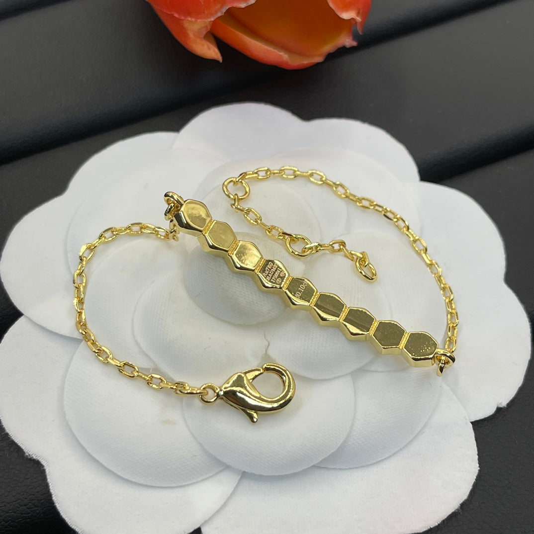 Chaumet graduated crystal chain bracelet in Gold Tone, detail view 6