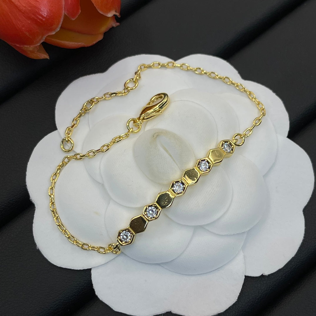 Chaumet graduated crystal chain bracelet in Gold Tone, detail view 4