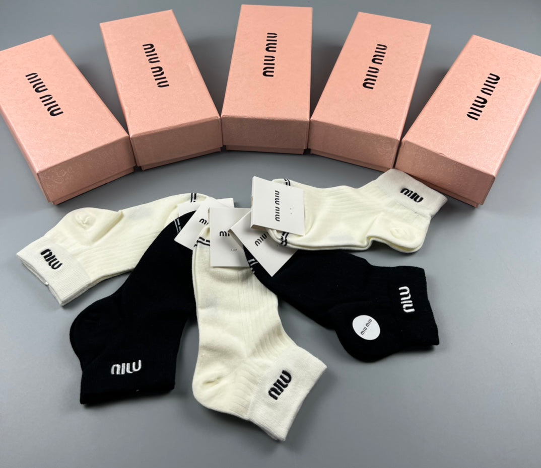 Miu Miu Black Cream Small Round Ankle Mark Ankle Socks, image 8