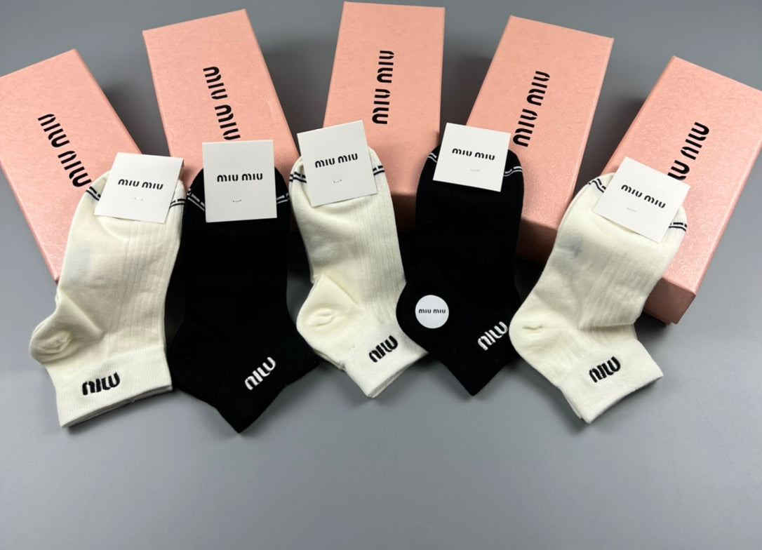 Miu Miu Black Cream Small Round Ankle Mark Ankle Socks, image 5