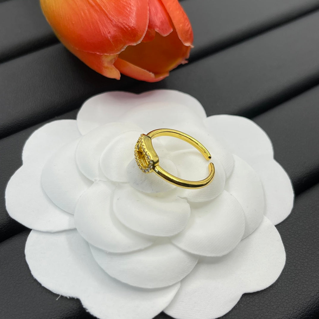 Messika Slim Open Link ring in Gold Tone, detail view 4