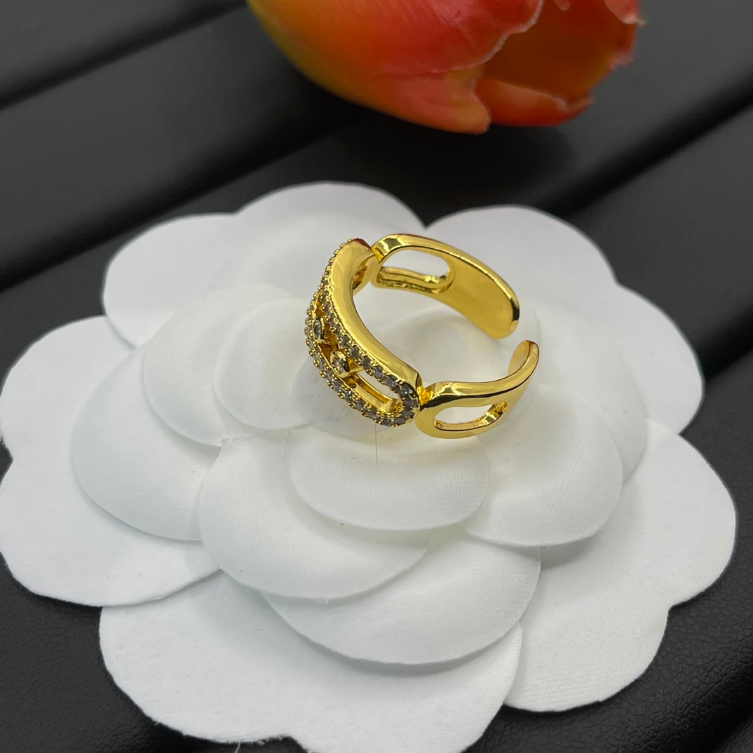 Messika Wide Open Link ring in Gold Tone, detail view 4