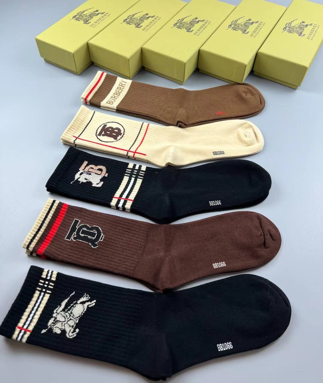 Burberry Earthy Black Cream Large B Cuffs Crew Socks, image 9