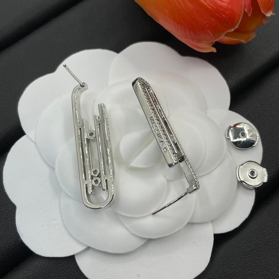 Messika Long Link Drop earrings in Silver Tone, detail view 19