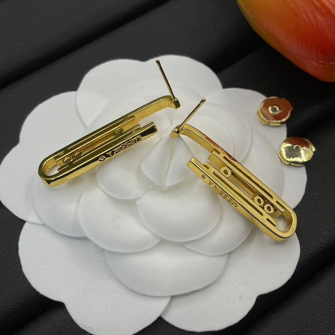 Messika Long Link Drop earrings in Gold Tone, detail view 13