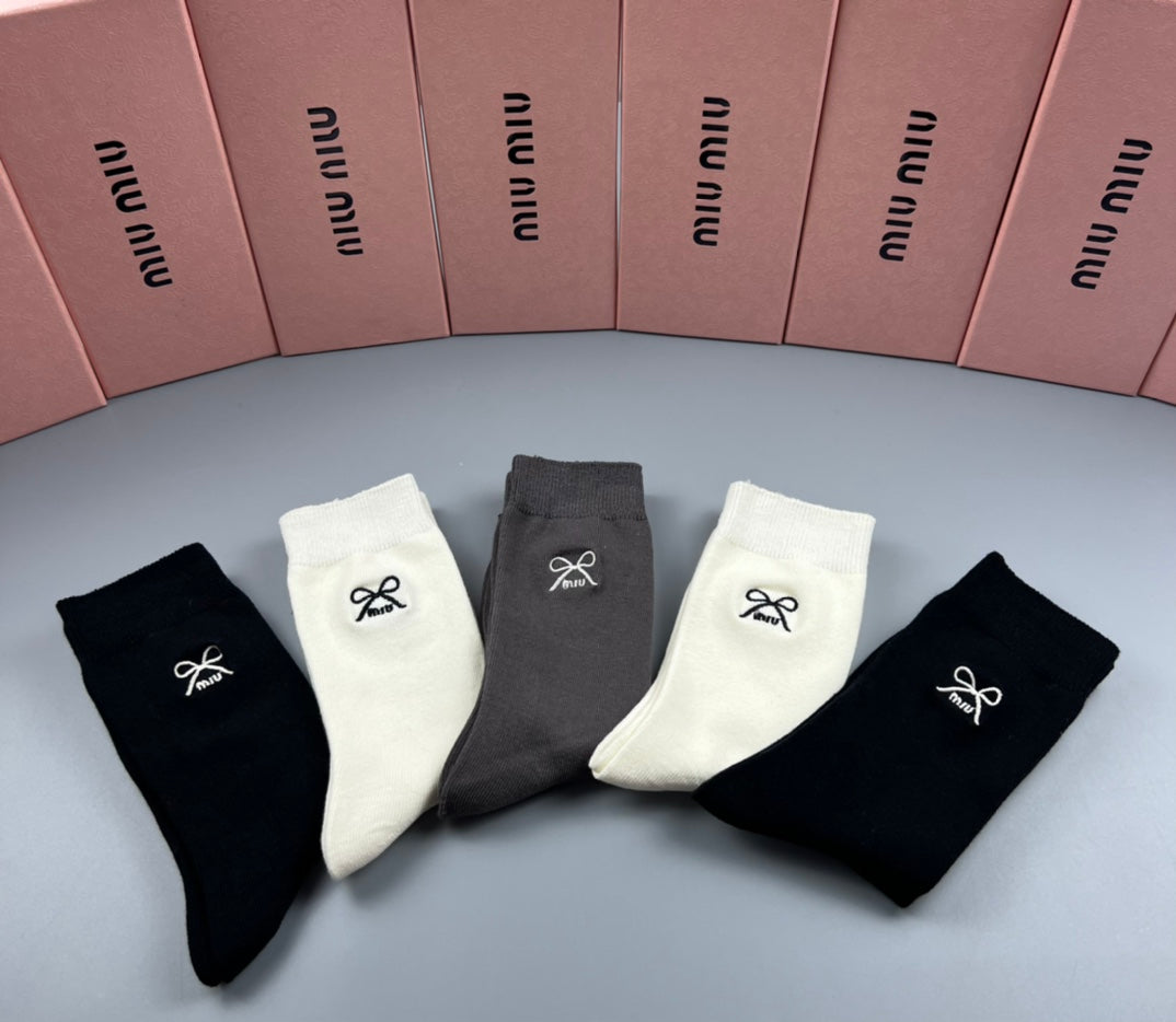 Miu Miu Neutral Grey Cream Small Floral Motifs Crew Socks, image 8