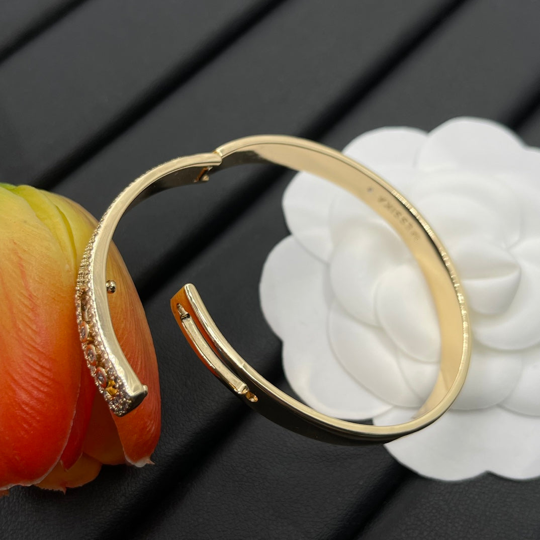 Messika Pavé Bar bracelet in Rose Gold Tone, detail view 4