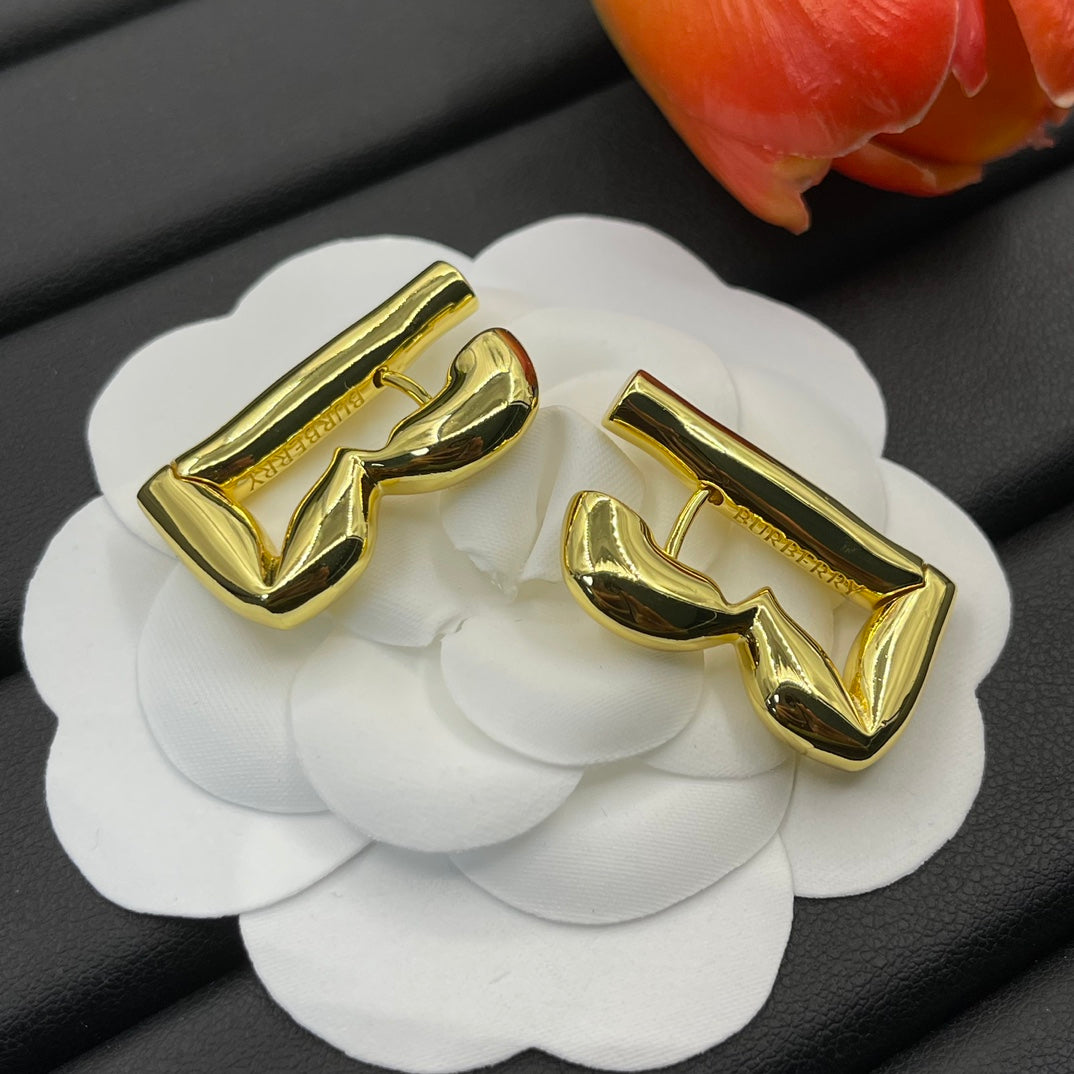 Burberry square B monogram stud earrings in Gold Tone, detail view 4