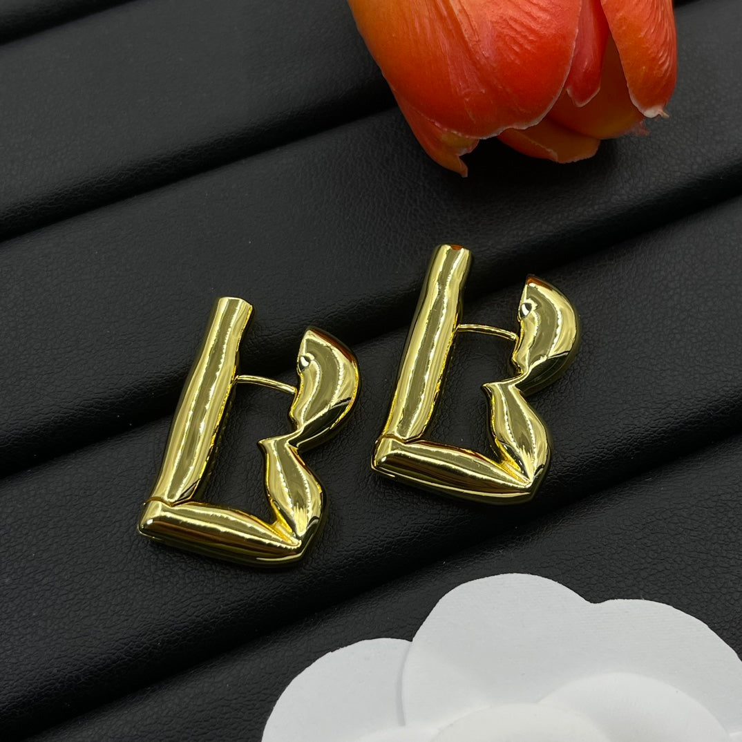 Burberry square B monogram stud earrings in Gold Tone, detail view 2
