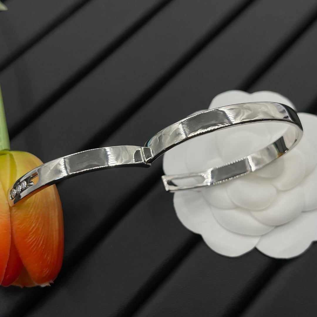 Messika Three-Stone Bar bracelet in Silver Tone, detail view 19