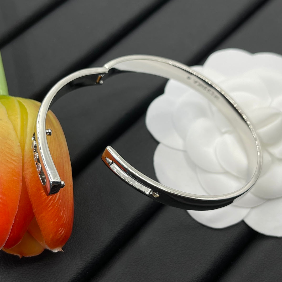 Messika Three-Stone Bar bracelet in Silver Tone, detail view 18