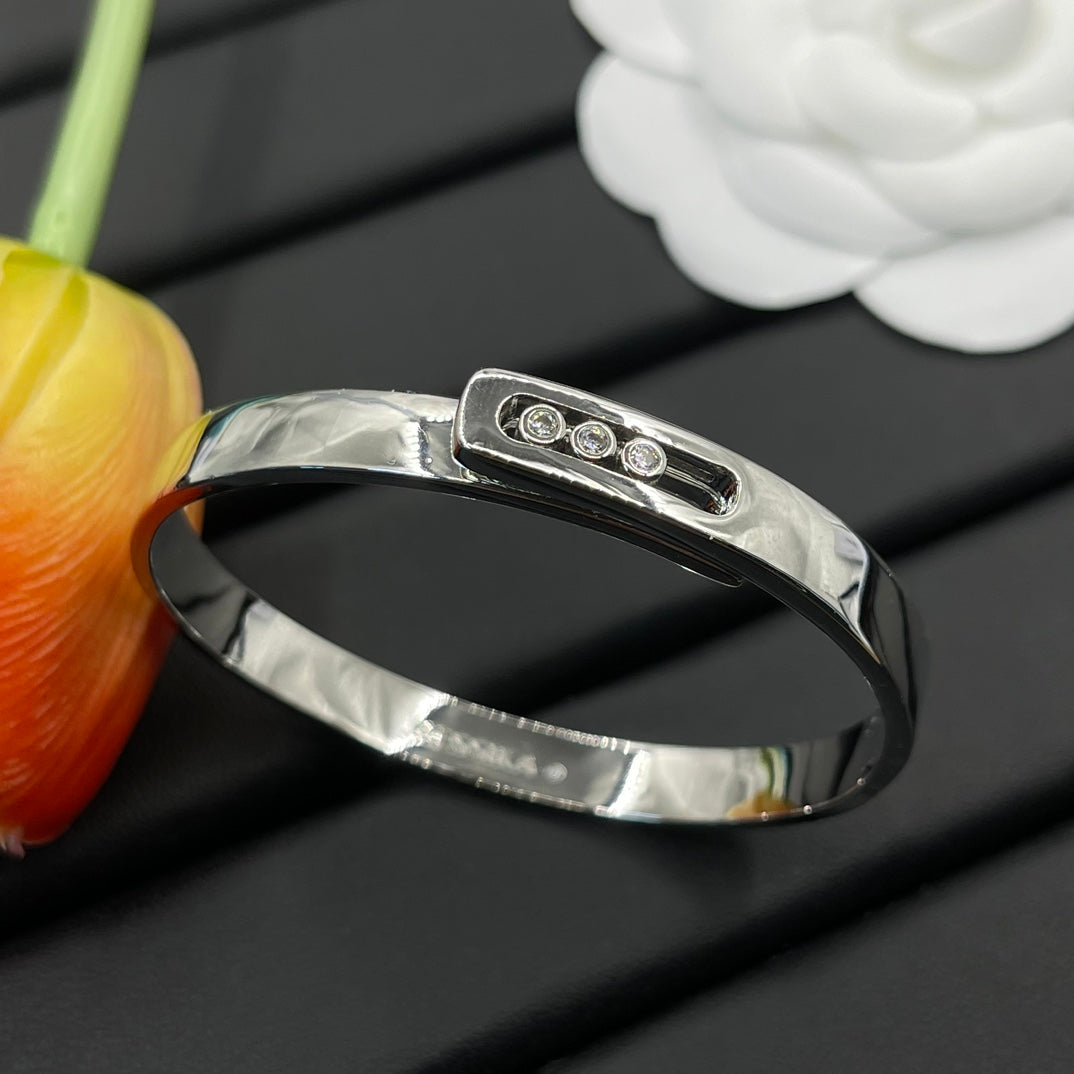 Messika Three-Stone Bar bracelet in Silver Tone, detail view 17