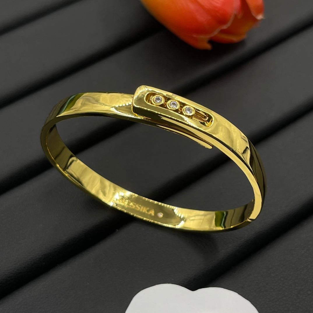 Messika Three-Stone Bar bracelet in Gold Tone, detail view 10