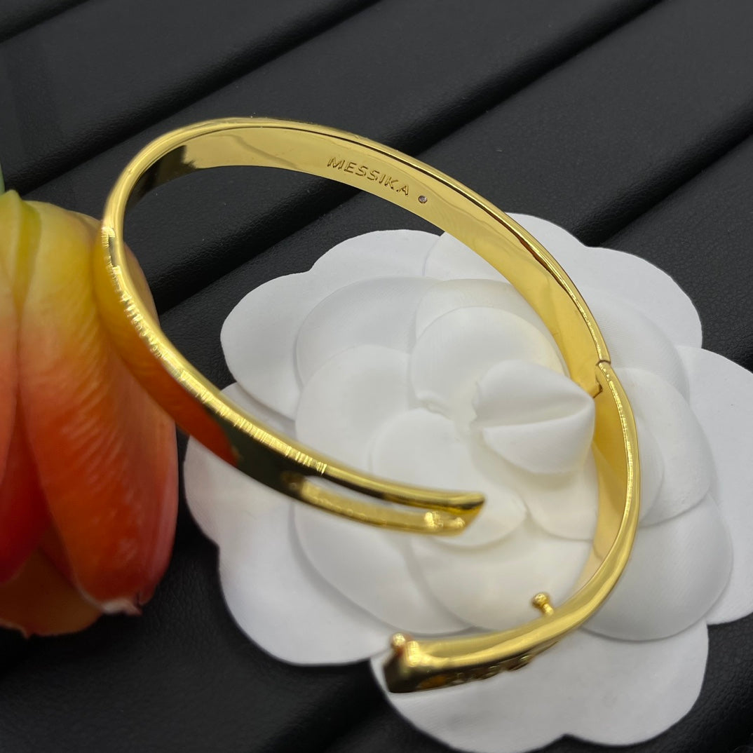 Messika Three-Stone Bar bracelet in Gold Tone, detail view 13