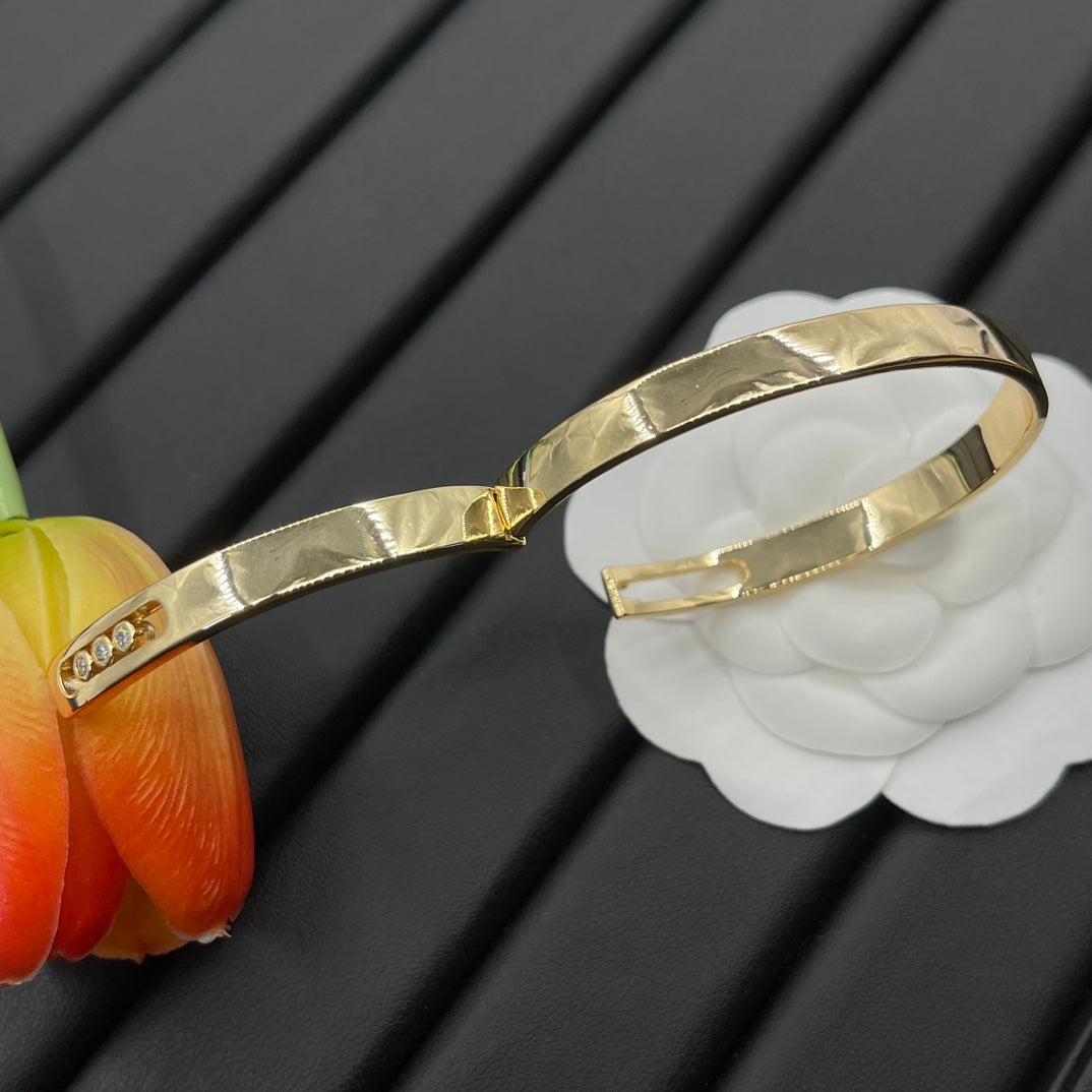 Messika Three-Stone Bar bracelet in Rose Gold Tone, detail view 5
