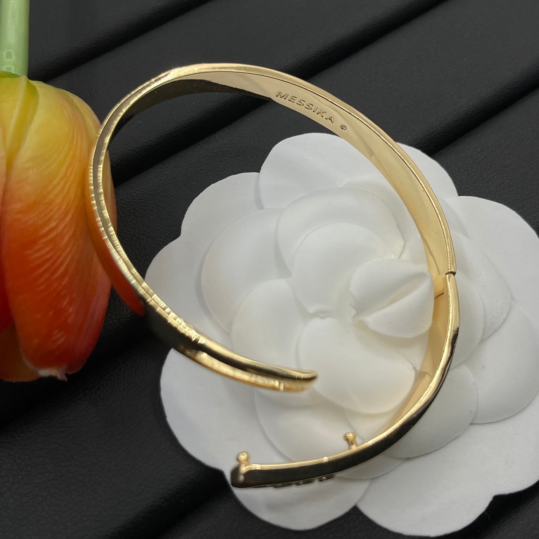 Messika Three-Stone Bar bracelet in Rose Gold Tone, detail view 6