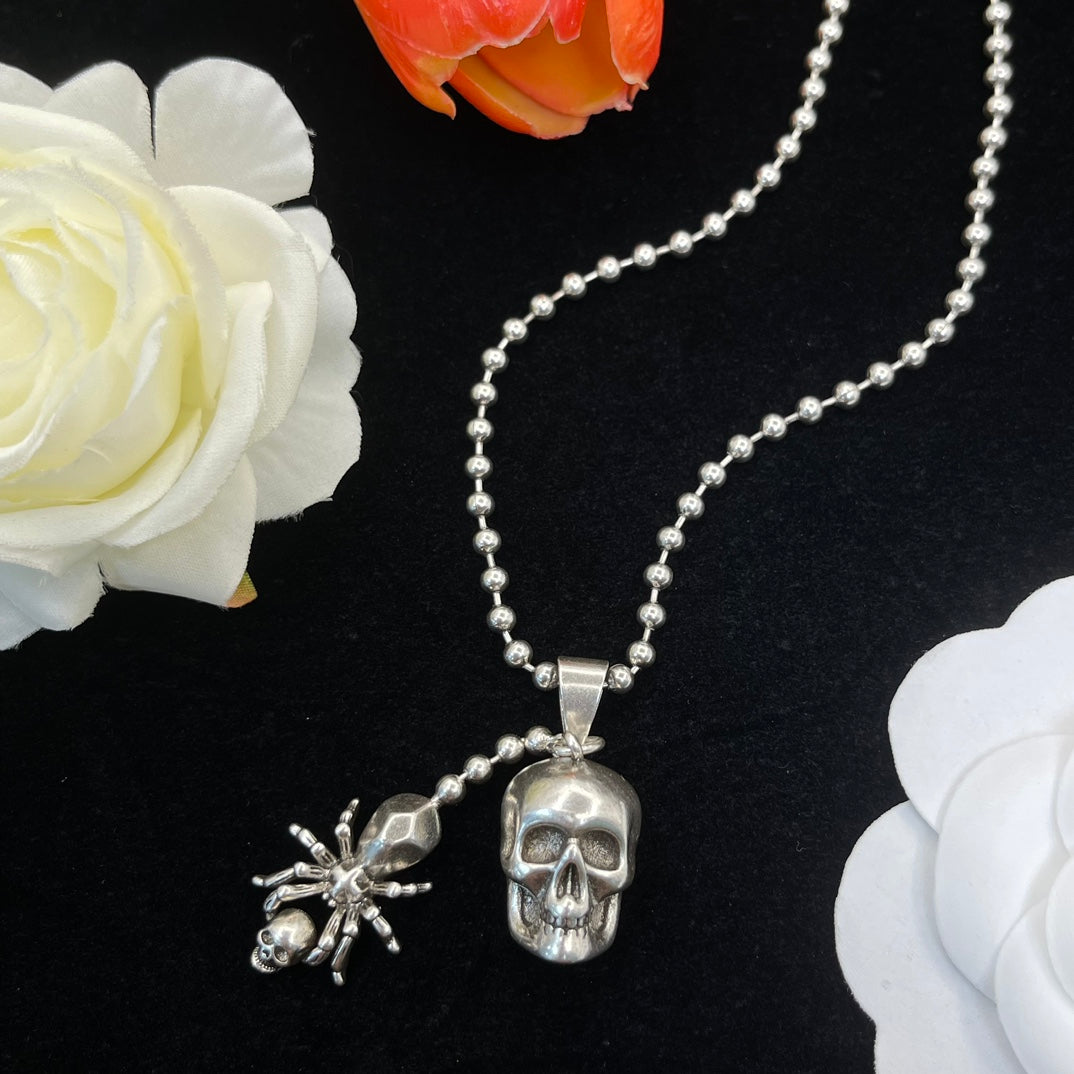 Alexander McQueen Crystal Bee Pendant necklace in Silver Tone, detail view 3
