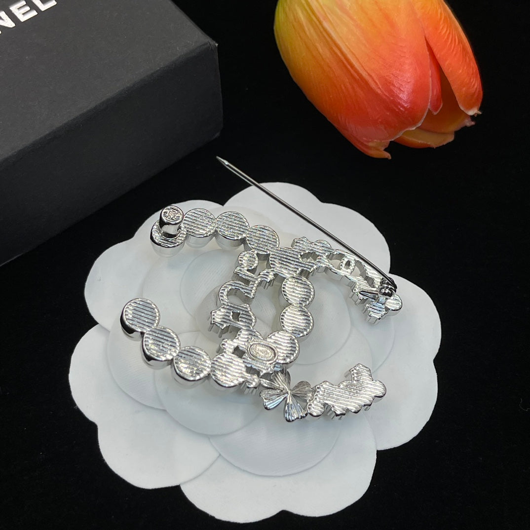 Chanel style brooches - product photo 5