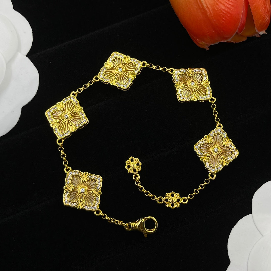 Buccellati square accent station bracelet in White, detail view 5