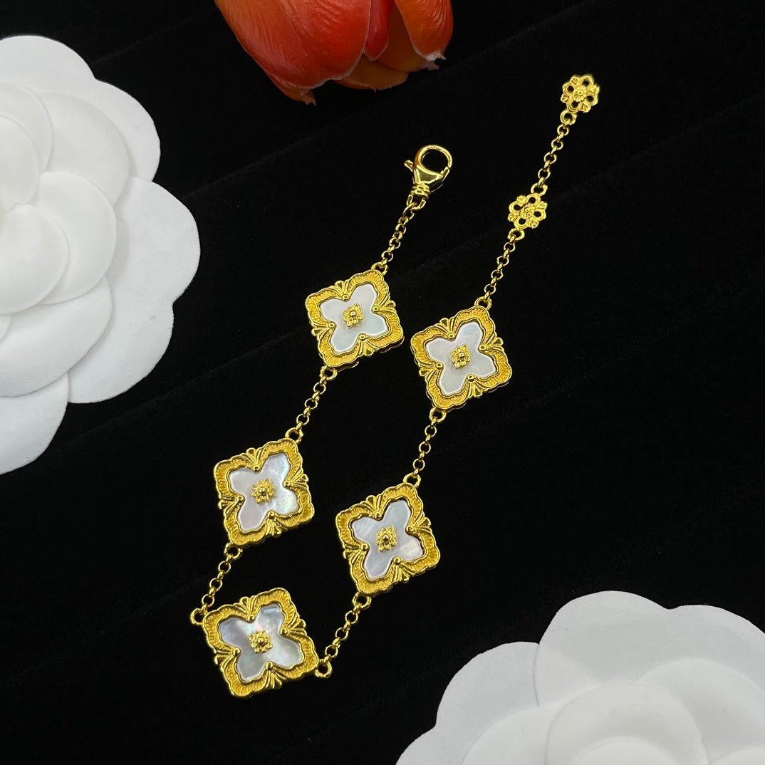 Buccellati square accent station bracelet in White, detail view 4