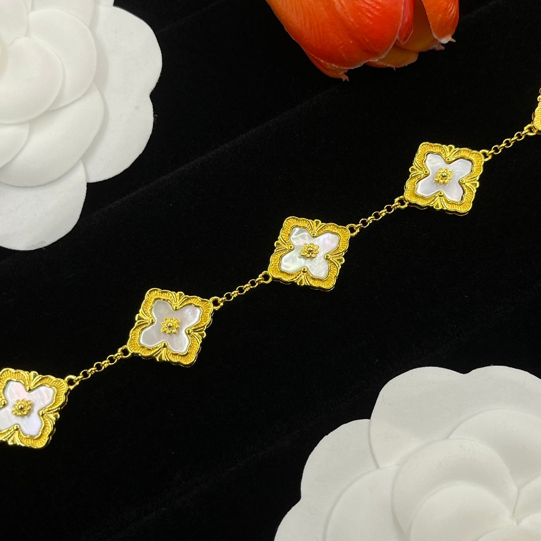 Buccellati square accent station bracelet in White, detail view 3