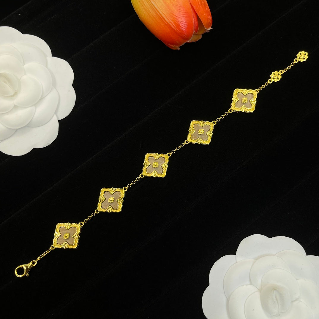Buccellati square accent station bracelet in Gold, detail view 9
