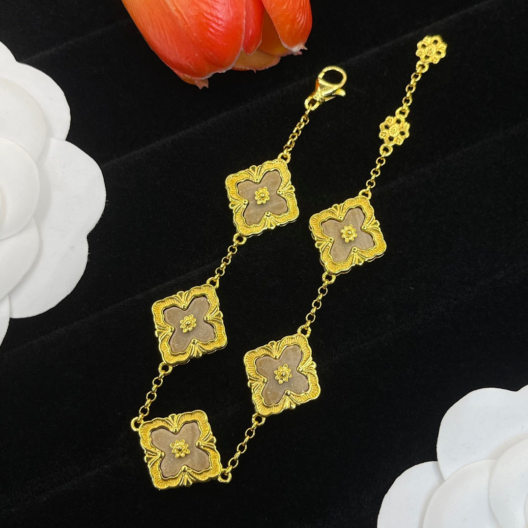Buccellati square accent station bracelet in Gold, detail view 11