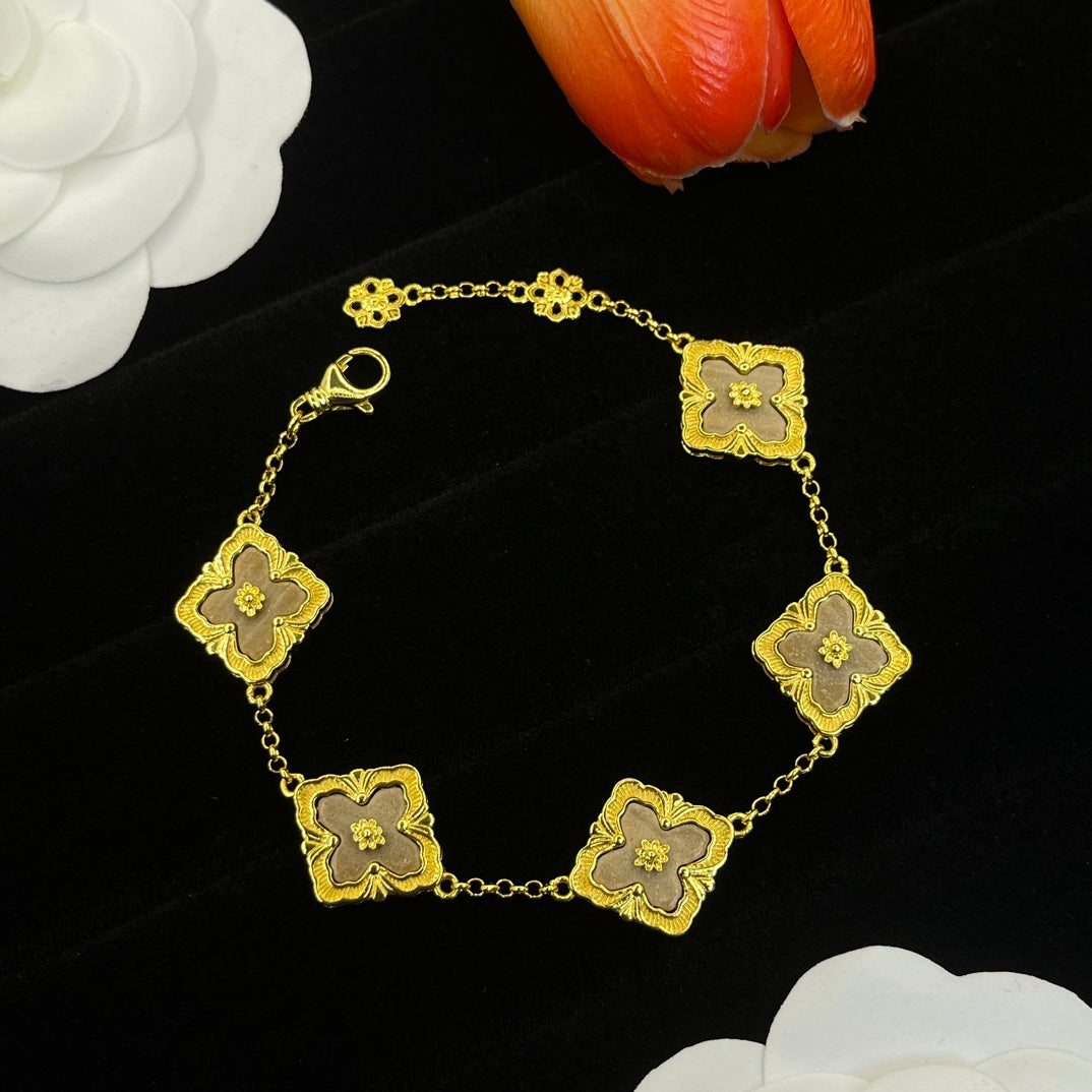 Buccellati square accent station bracelet in Gold, detail view 8