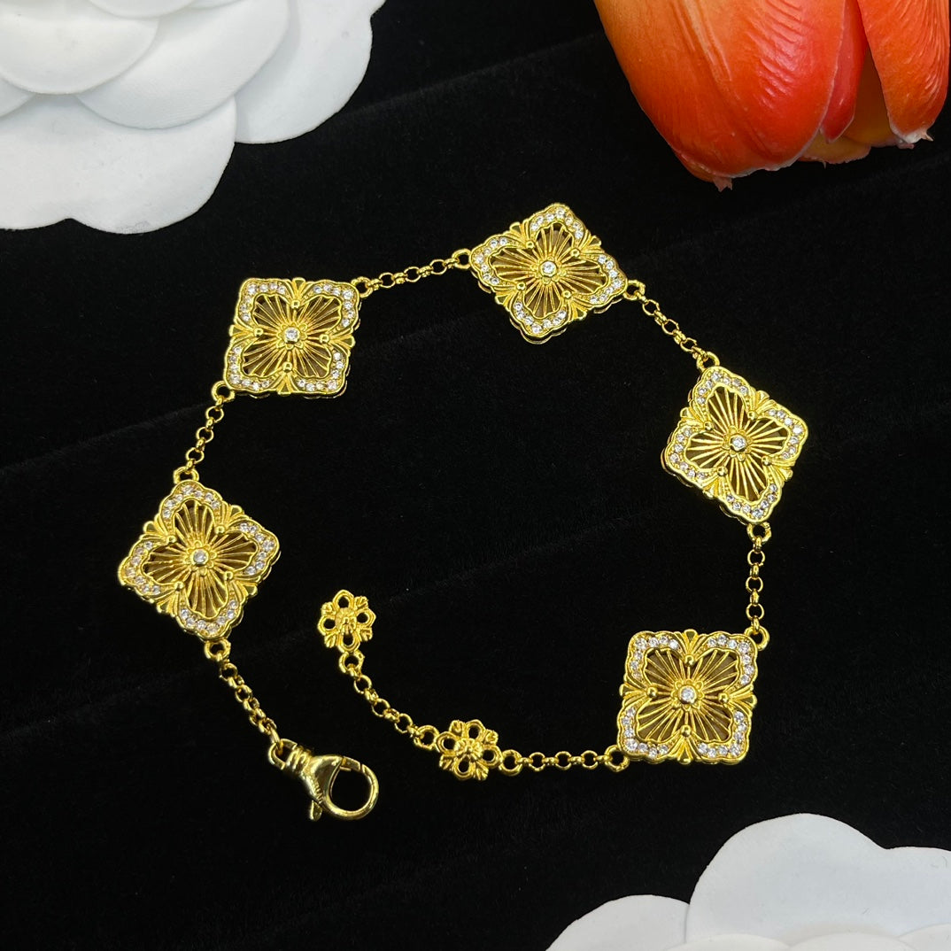 Buccellati square accent station bracelet in Gold, detail view 12