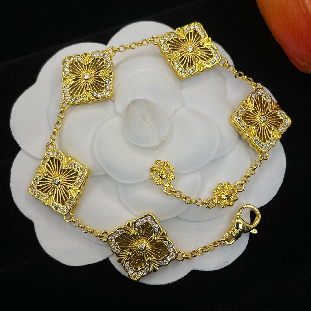 Buccellati square accent station bracelet in Gold, detail view 13