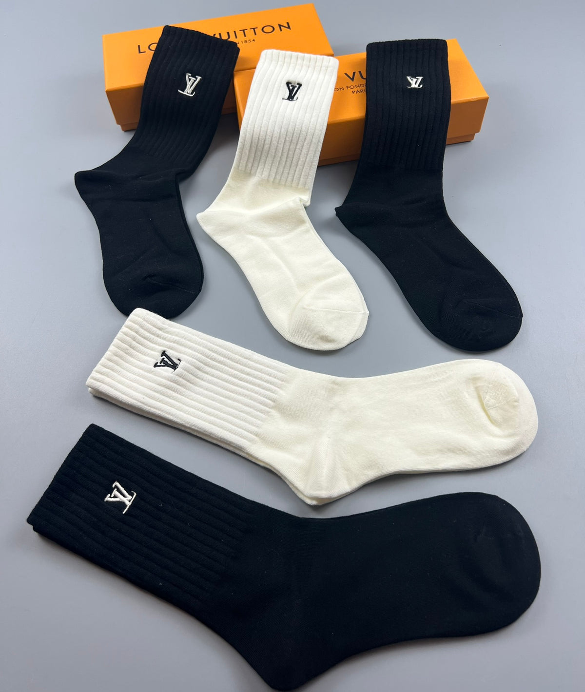 Louis Vuitton Black Cream Plain Monogram Cuffs Crew Socks, image 5