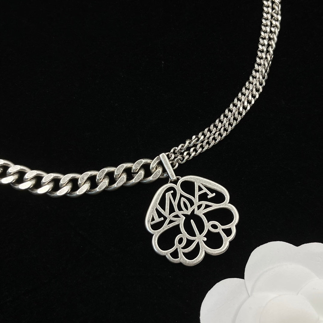 Alexander McQueen Heart Charm Curb Chain necklace in Silver Tone, detail view 3