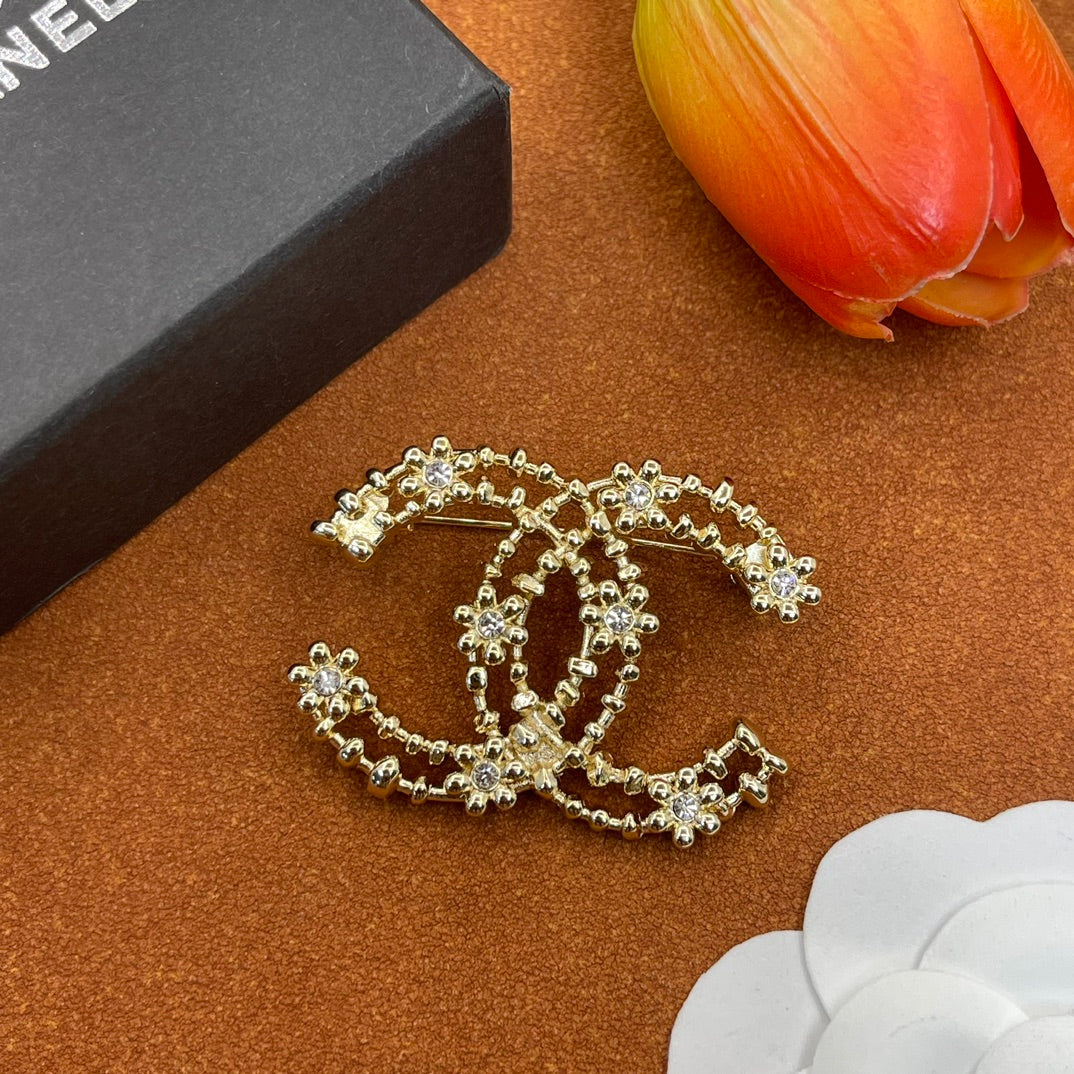 Chanel style brooches - product photo 2