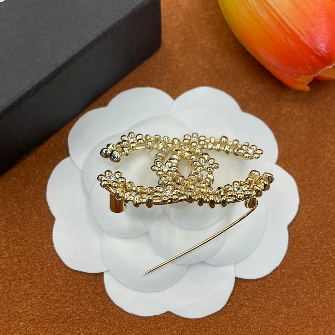 Chanel style brooches - product photo 4