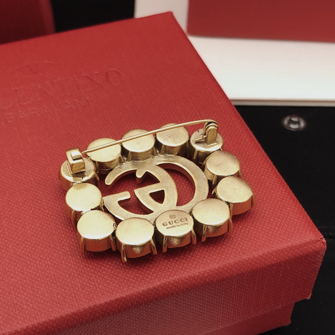 Gucci Crystal Red Brooch - image 5