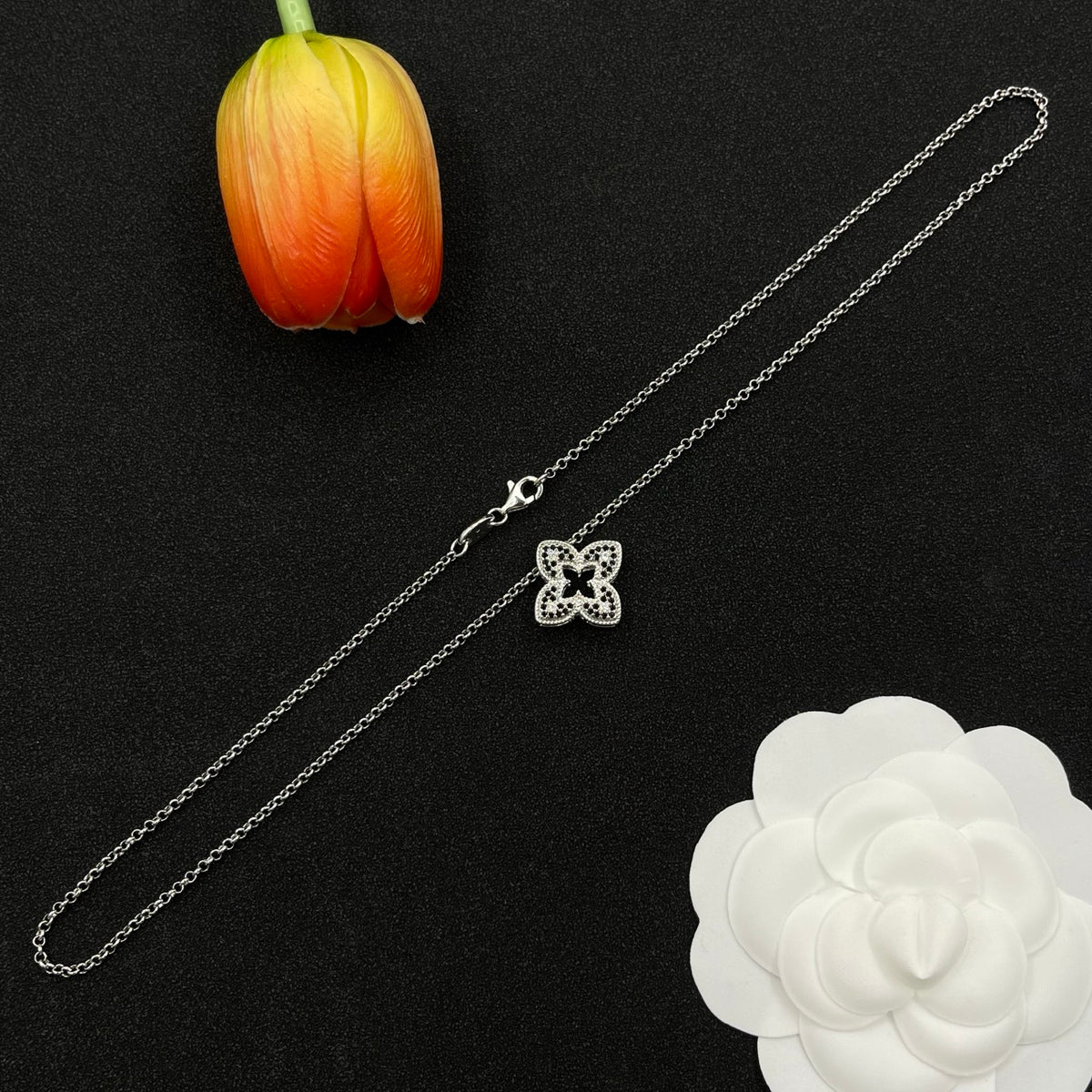 Roberto Coin framed clover pendant necklace in Silver Tone, detail view 17