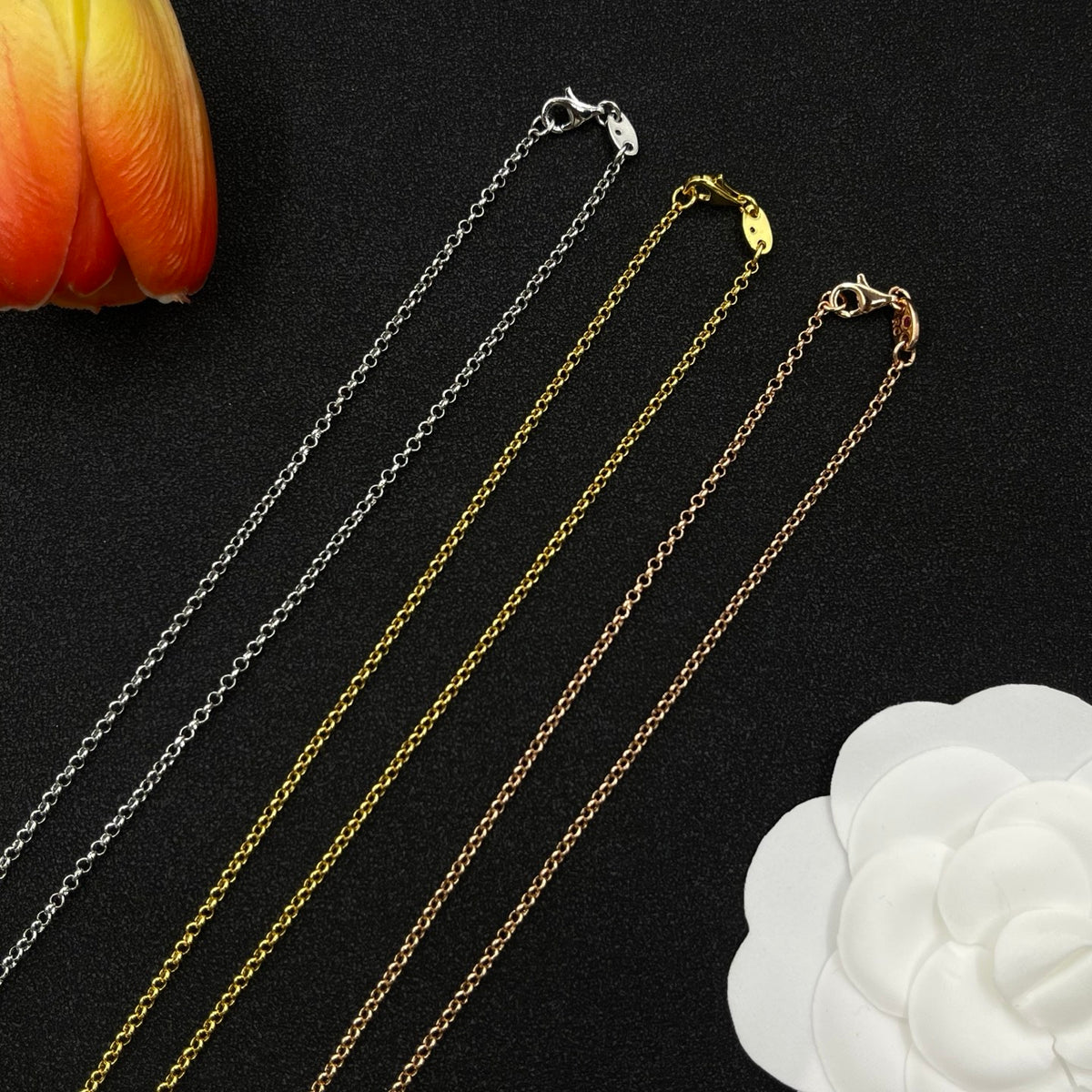 Roberto Coin small clover pendant necklace in Rose Gold Tone, detail view 9