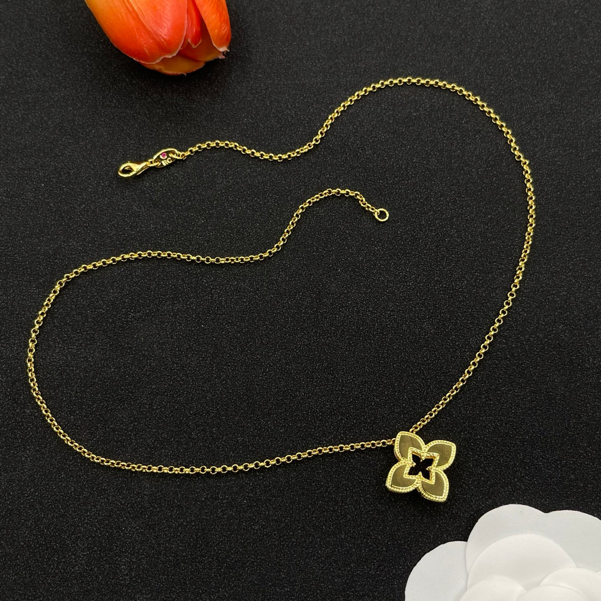 Roberto Coin small clover pendant necklace in Gold Tone, detail view 14