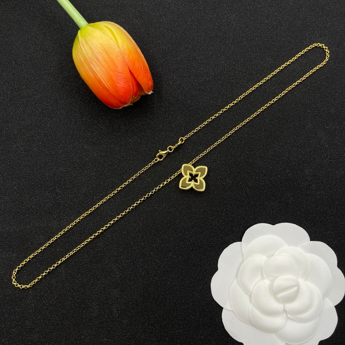 Roberto Coin small clover pendant necklace in Gold Tone, detail view 11