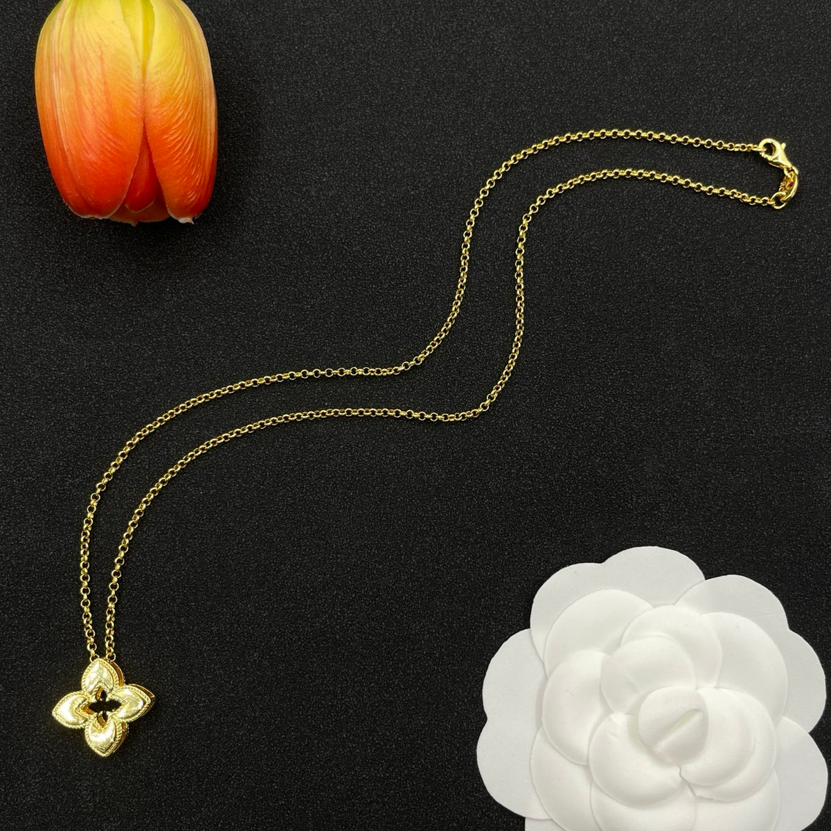 Roberto Coin small clover pendant necklace in Gold Tone, detail view 10