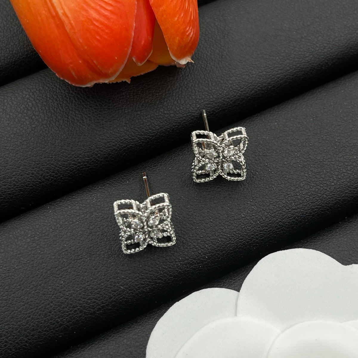 Roberto Coin open clover stud earrings in Silver Tone, detail view 16