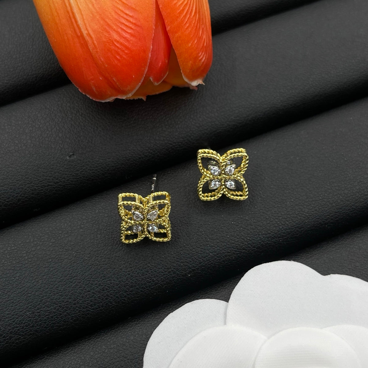 Roberto Coin open clover stud earrings in Gold Tone, detail view 10