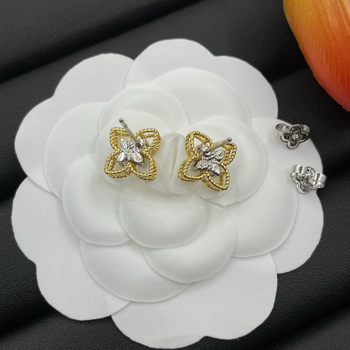 Roberto Coin open clover stud earrings in Gold Tone, detail view 13