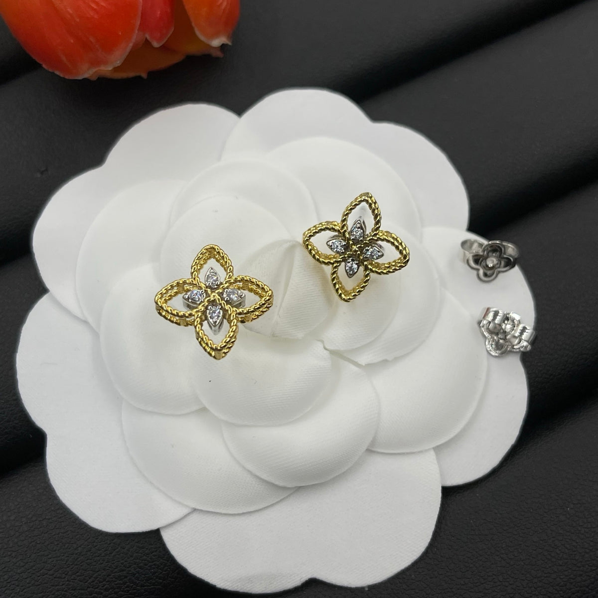 Roberto Coin open clover stud earrings in Gold Tone, detail view 11