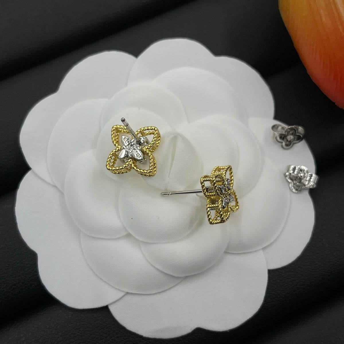 Roberto Coin open clover stud earrings in Gold Tone, detail view 12