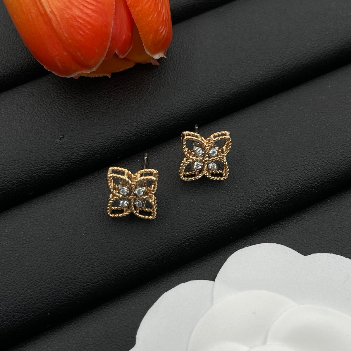 Roberto Coin open clover stud earrings in Rose Gold Tone, detail view 3