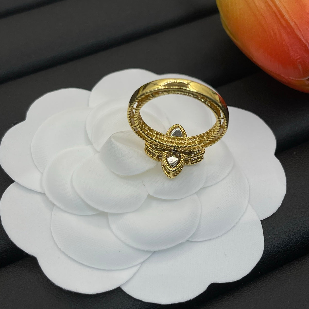 Roberto Coin four-petal crystal ring in Gold Tone, detail view 5