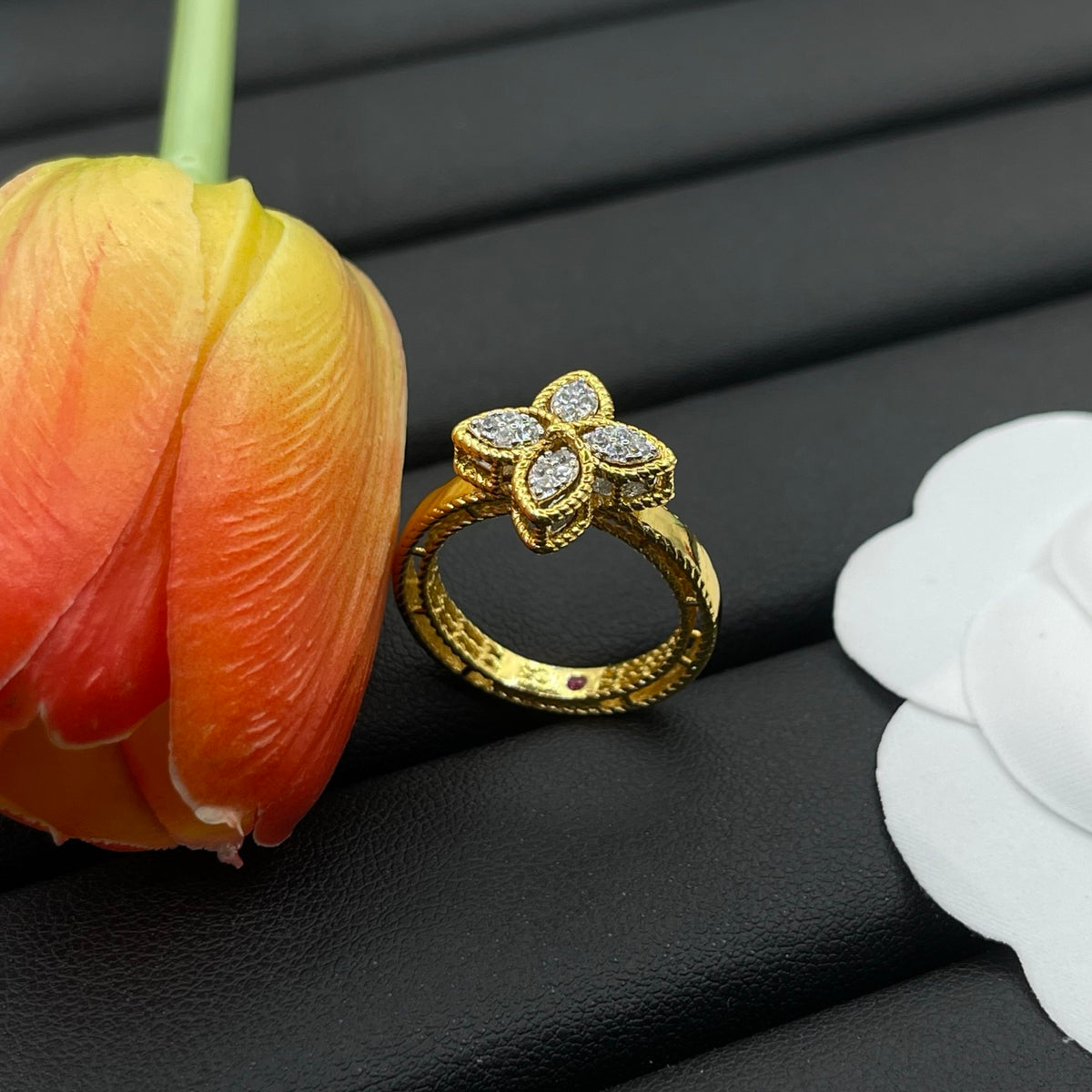 Roberto Coin four-petal crystal ring in Gold Tone, detail view 3