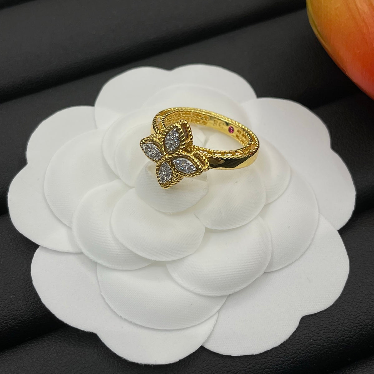 Roberto Coin four-petal crystal ring in Gold Tone, detail view 4